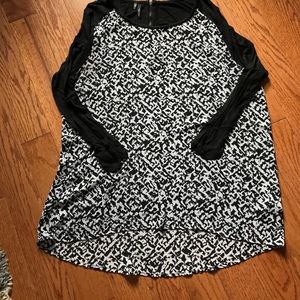 Maurices abstract top with zipper back